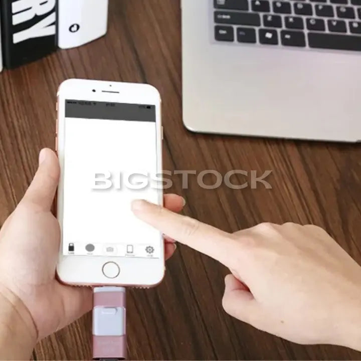 Pen Drive 4 em 1 para Celular BStocker™ - IOS, Android, USB e Tipo C