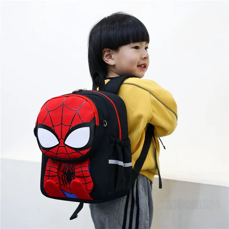 Mochila Escolar modelo Disney Marvel para meninos + Kit Lancheira e Brinde