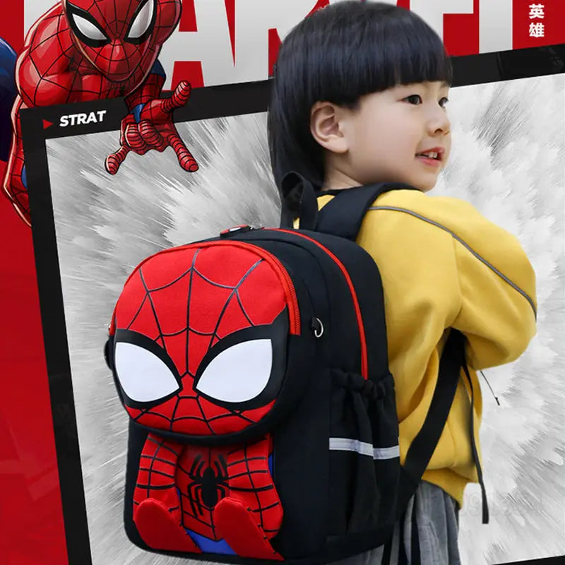 Mochila Escolar modelo Disney Marvel para meninos + Kit Lancheira e Brinde